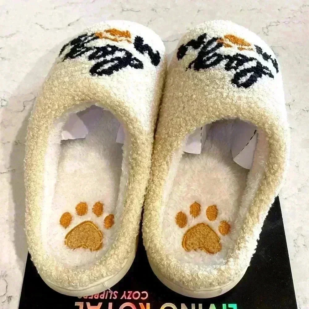 Living Royal Cozy Slippers 🐶 - Picture 3 of 5